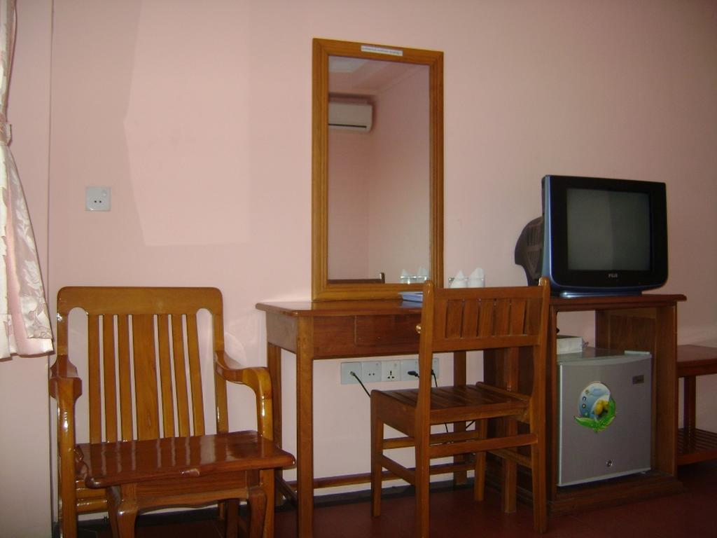 Royal Boss Hotel Yangon Exterior photo