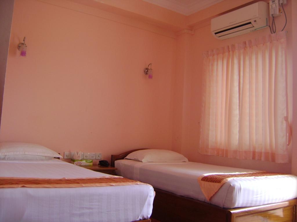 Royal Boss Hotel Yangon Exterior photo