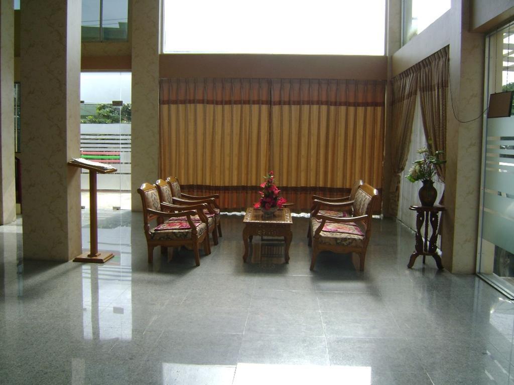 Royal Boss Hotel Yangon Exterior photo